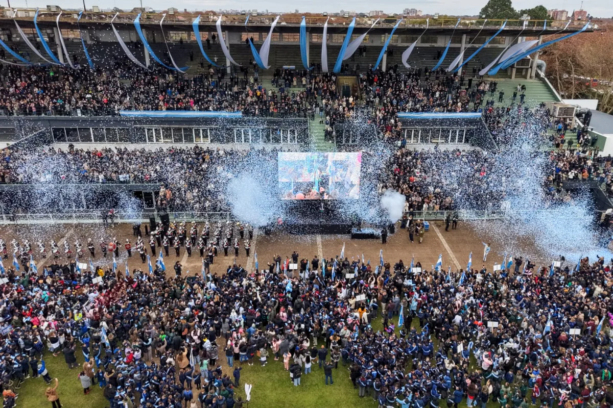 Más de 3.400 alumnos realizaron promesa a la bandera en San Isidro
