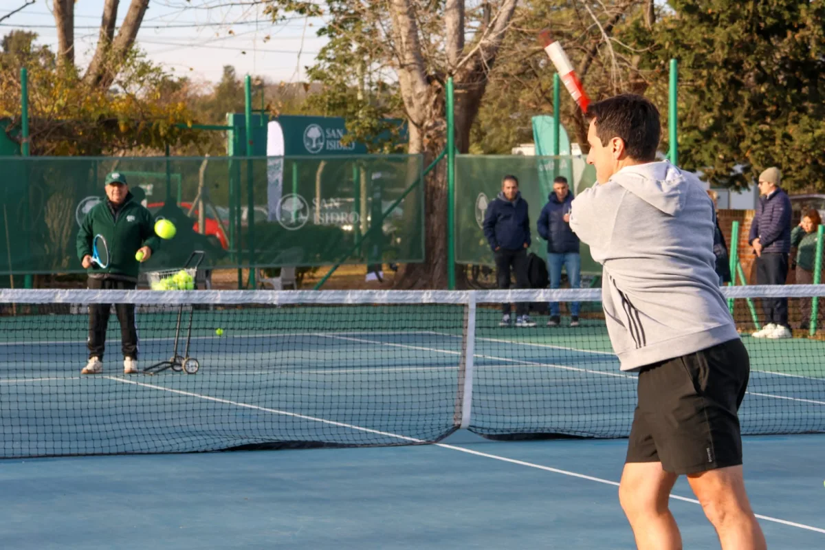 Mejoras en canchas de tenis en San Isidro para los vecinos