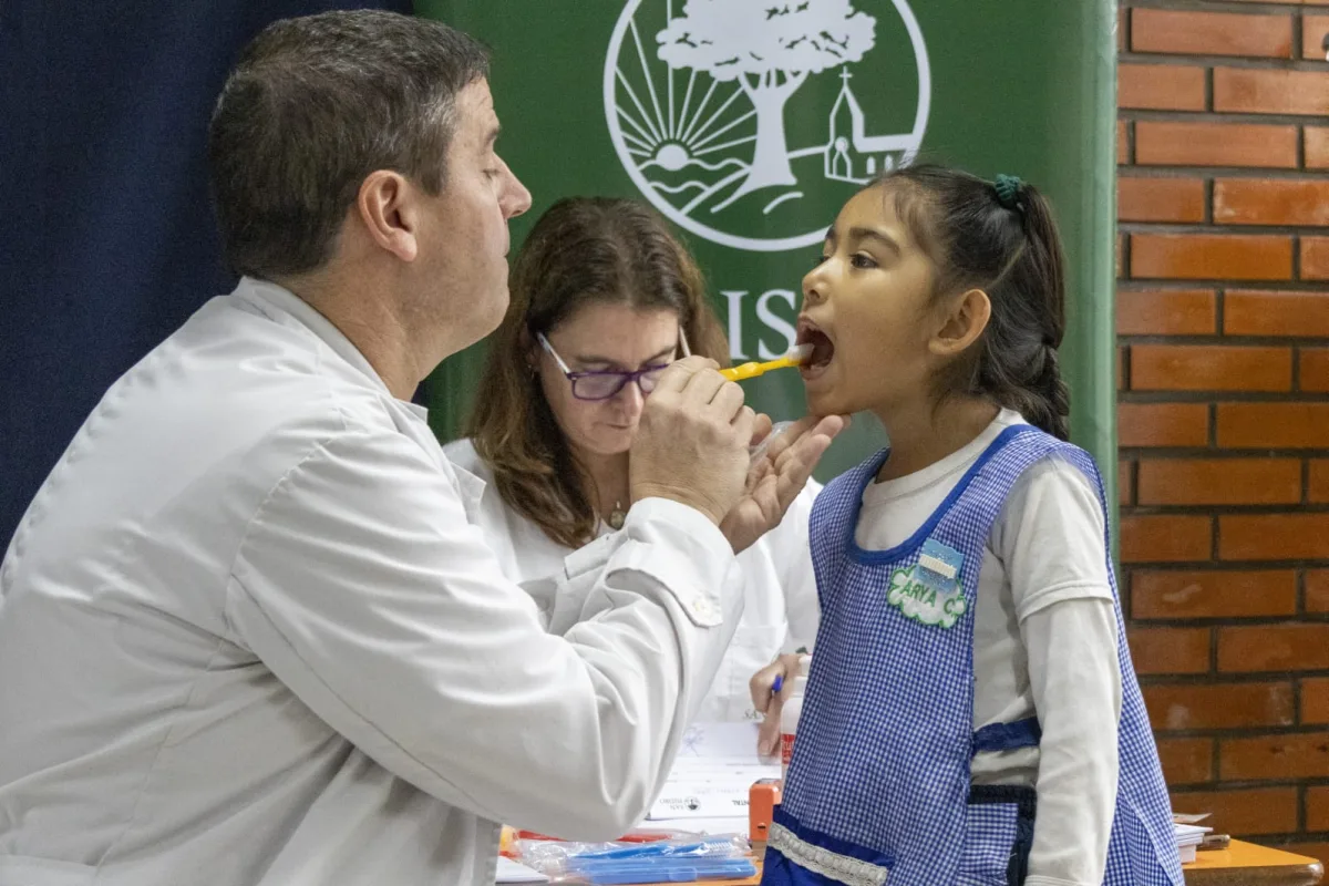 Programa de salud bucal infantil en jardines municipales de San Isidro