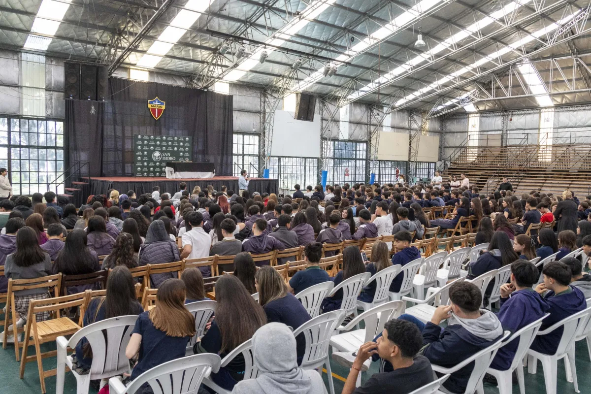 Taller sobre riesgos de apuestas online reunió a 350 estudiantes