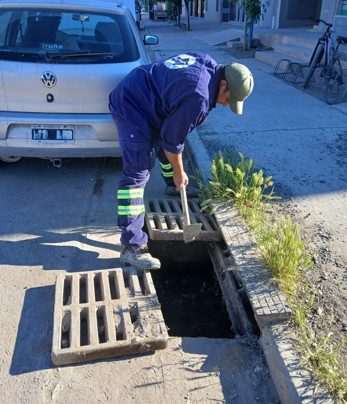 Avance en la limpieza de desagües pluviales en Roca