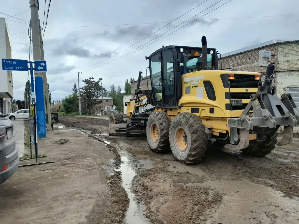 Avances en el mantenimiento de calles y desagües en la ciudad