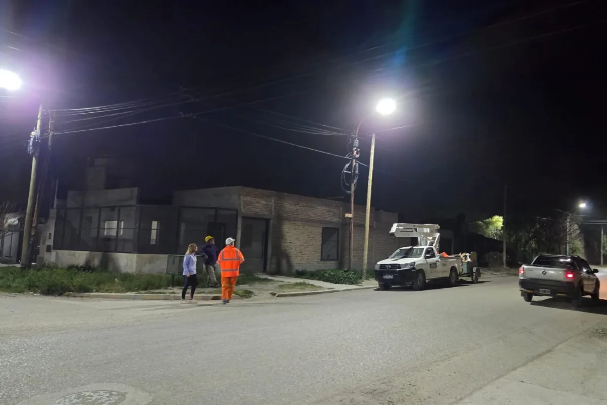 Barrio Progreso recibe 135 nuevas luminarias LED