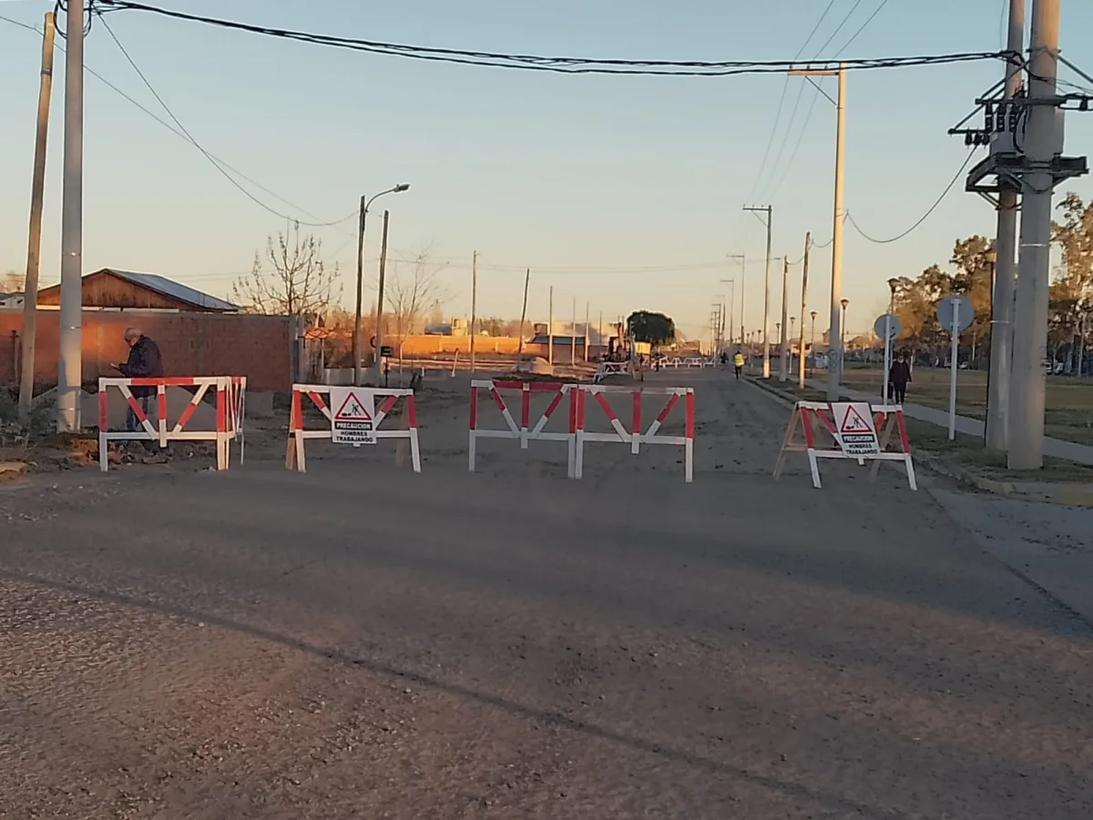 Comenzó la ampliación de la red cloacal en calle 25 de Mayo