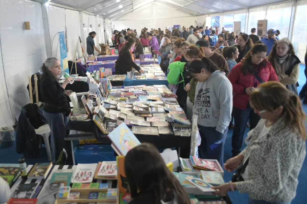Éxito rotundo en la 8° Feria Municipal del Libro de Roca