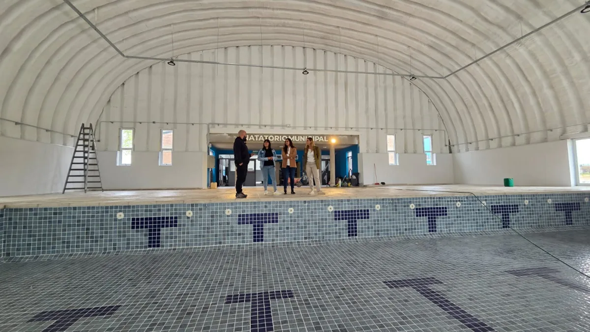 Funcionarias de Lamarque visitaron obras en el Centro Deportivo Municipal