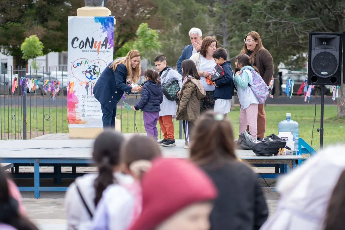 La Plaza Belgrano se llenó de risas en el Día del Chiste
