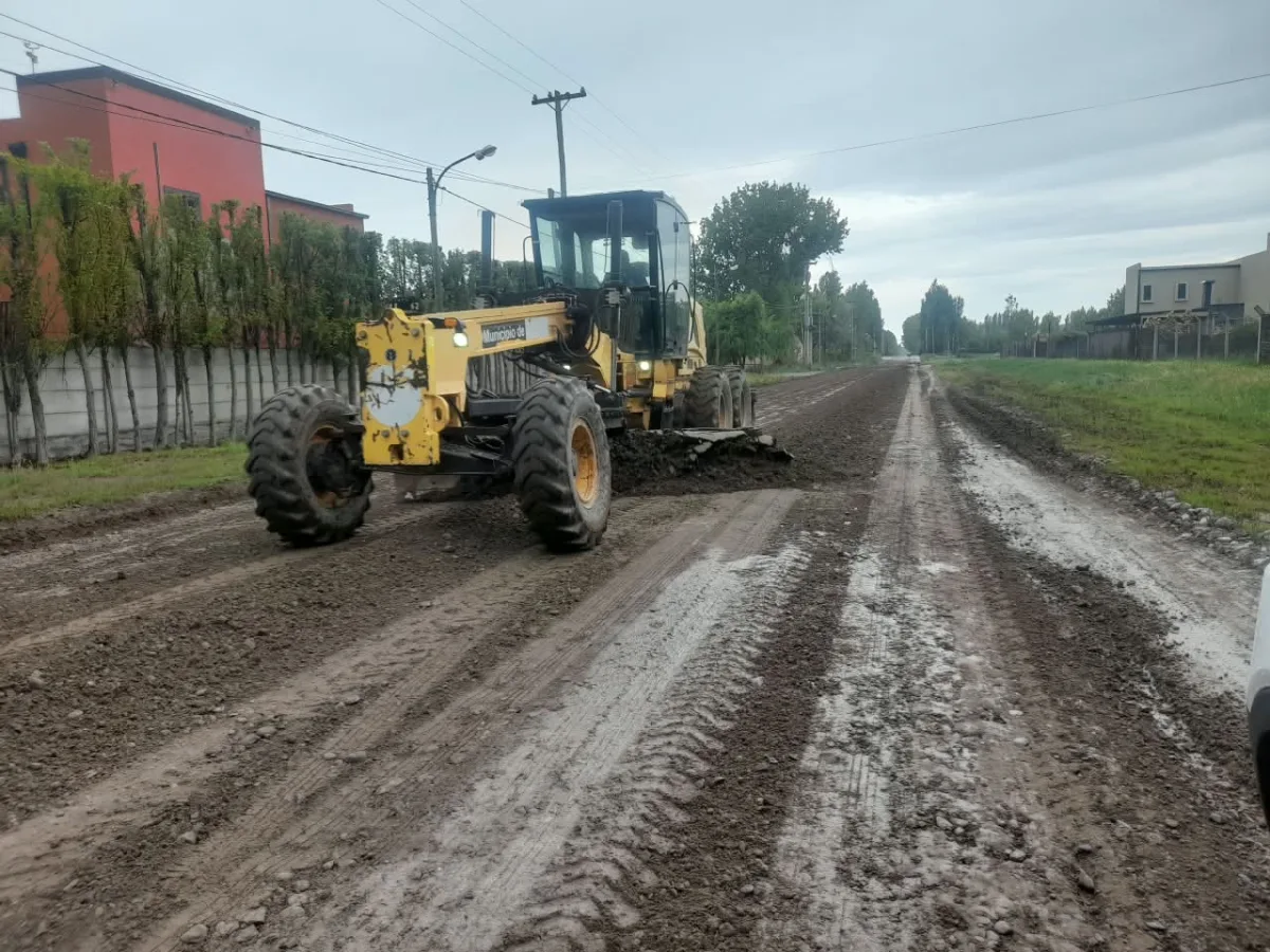 Mejoras en calles de ripio para optimizar el tránsito en Roca