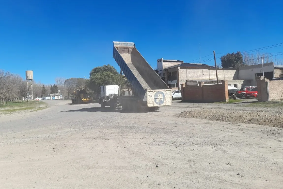 Mejoras en el mantenimiento de calles y drenajes en Roca