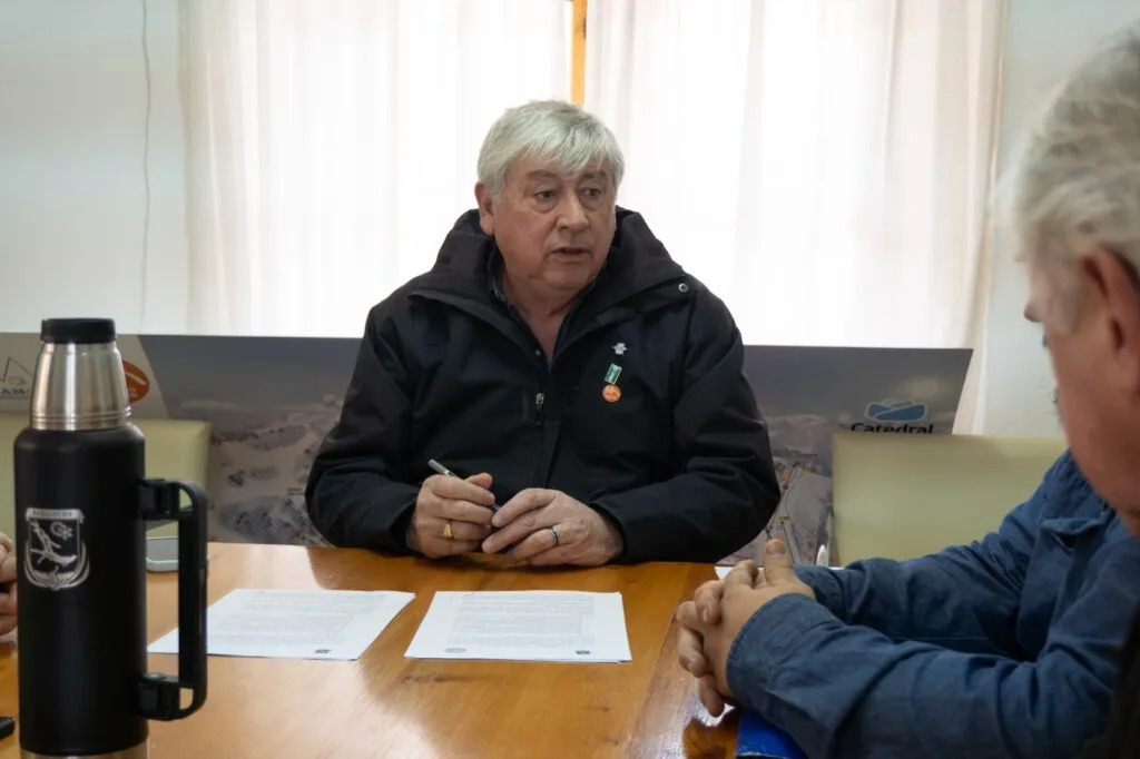 Avanza la red de agua en El Trébol con nuevo acuerdo municipal