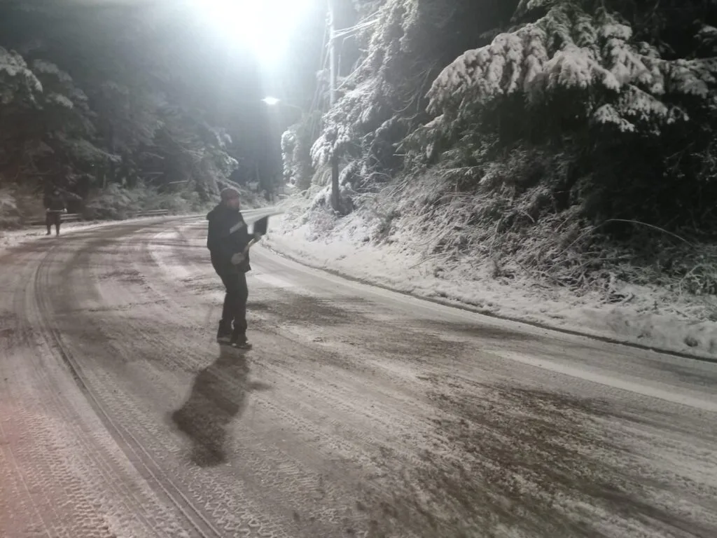 Bariloche enfrenta heladas: Protección Civil pide precaución al circular
