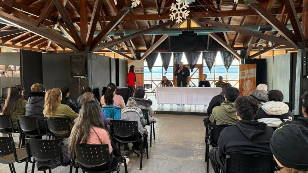 Entregaron 130 certificados de formación en Puerto San Carlos