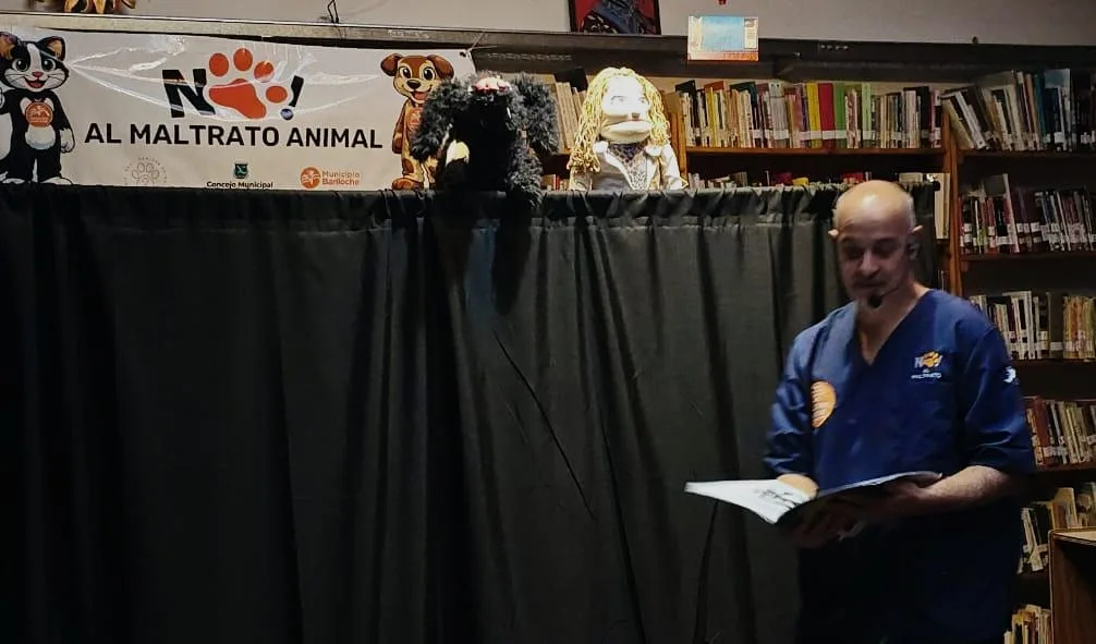 Estreno de obra de títeres en Bariloche promovió tenencia responsable de mascotas