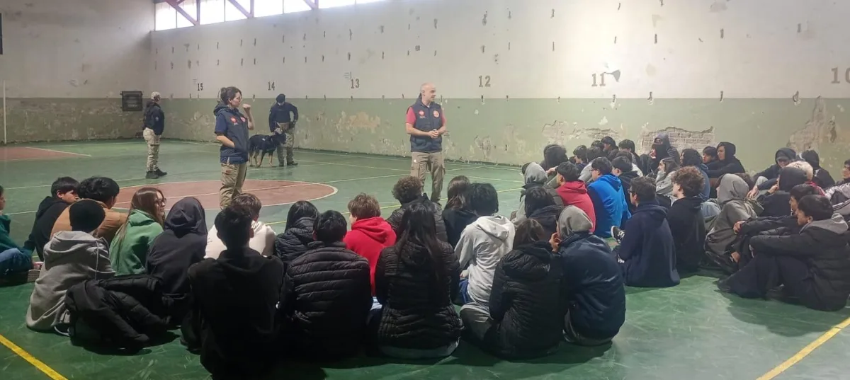 Jornada educativa sobre tenencia responsable en el CET 2