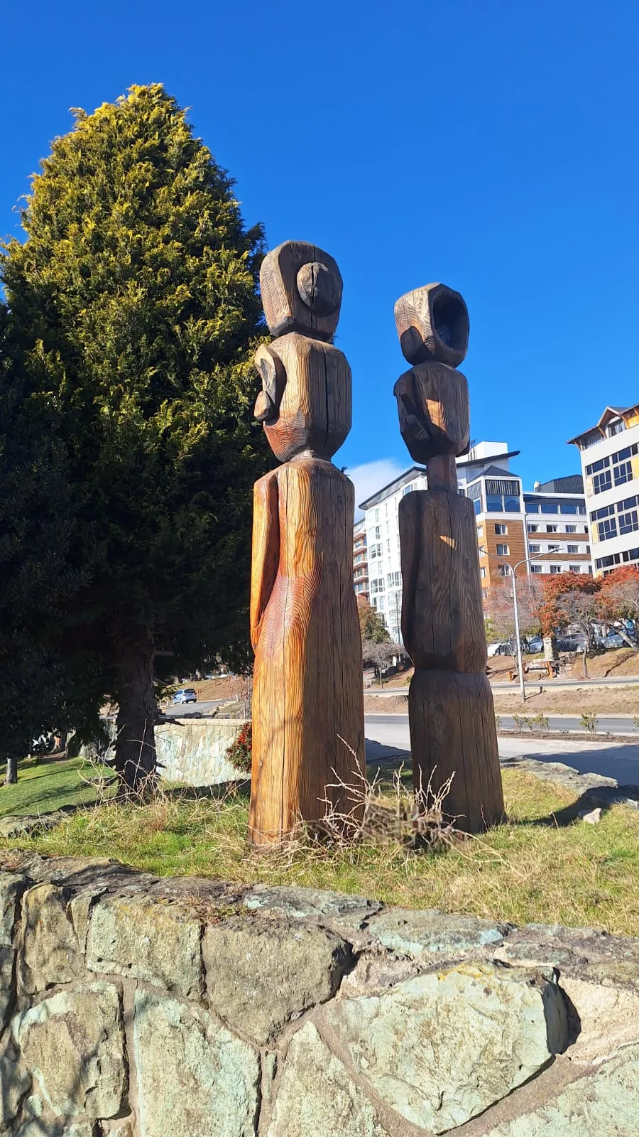 Restauración de tótems en la Costanera mejorará el paisaje urbano