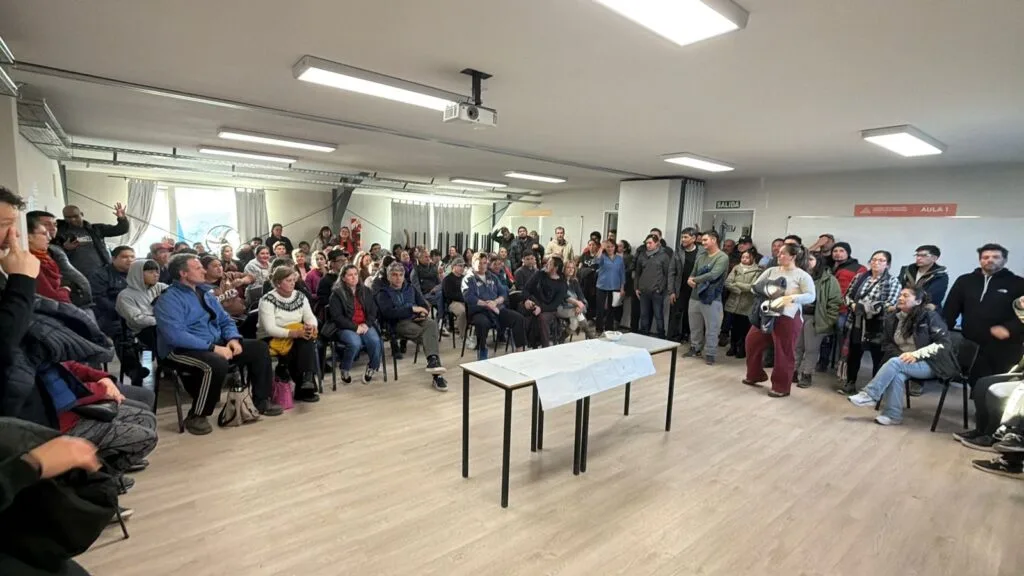 Reunión en Valle Azul para la futura red de gas del barrio