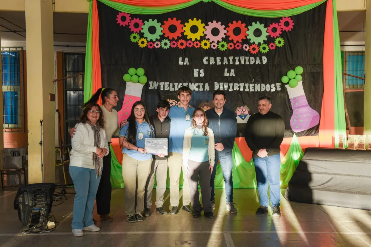 El intendente Bruno Cipolini acompañó la instancia regional de la Feria de Ciencias