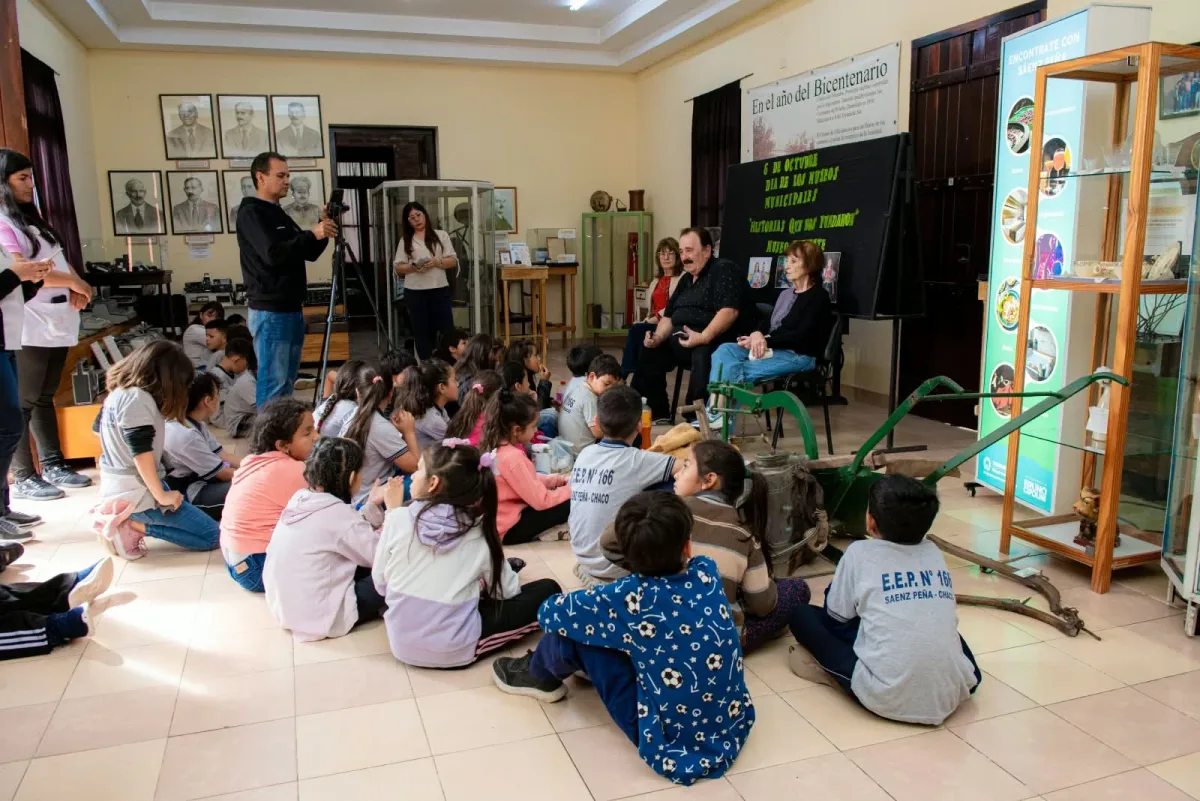 Estudiantes visitaron los museos locales en su día especial