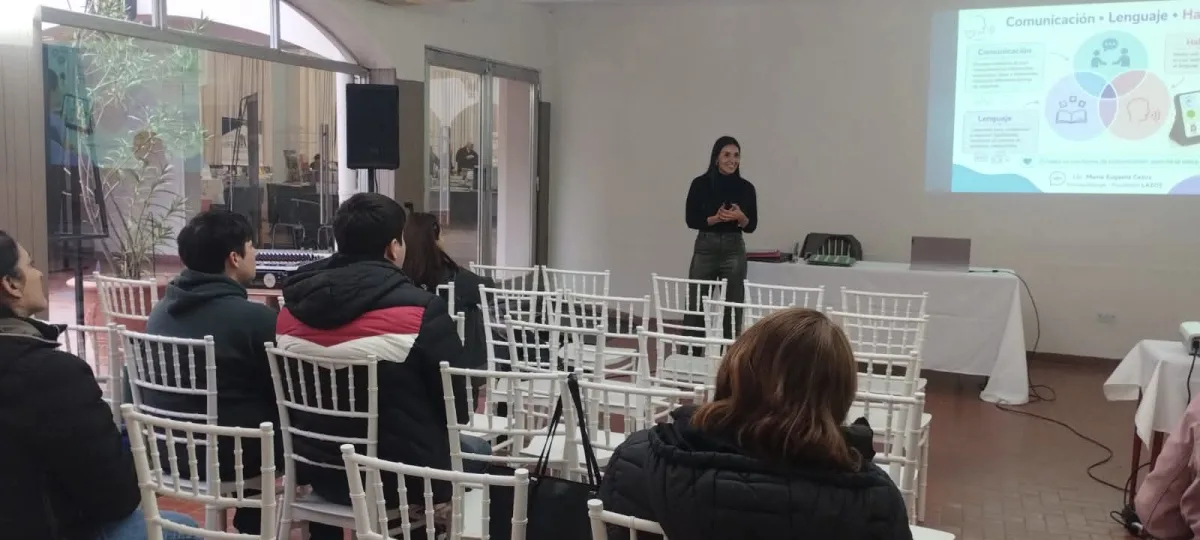 Feria del Libro ofreció charlas sobre educación y comunicación
