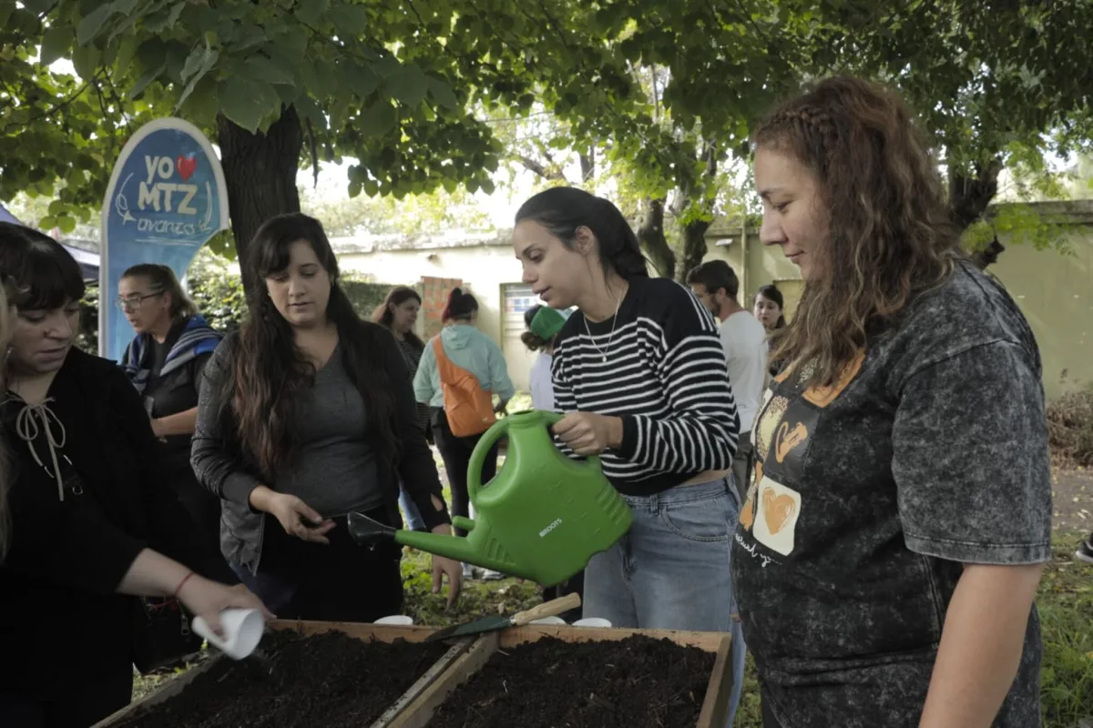 Escuelas de La Matanza reciben Viveros Satélites para huertas