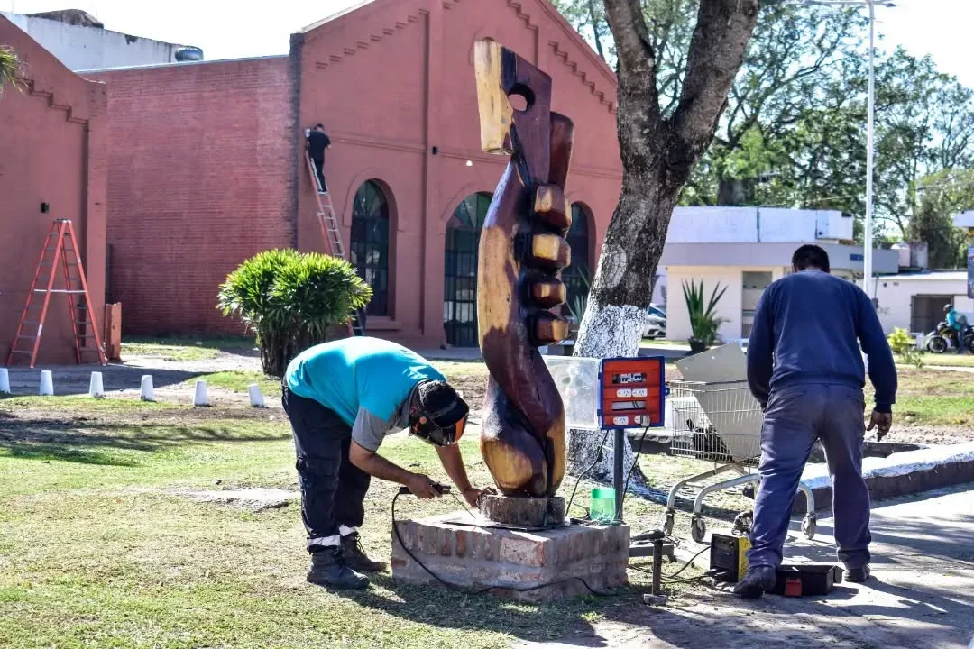 El Centro Cívico de Fontana se embellece con nuevas esculturas