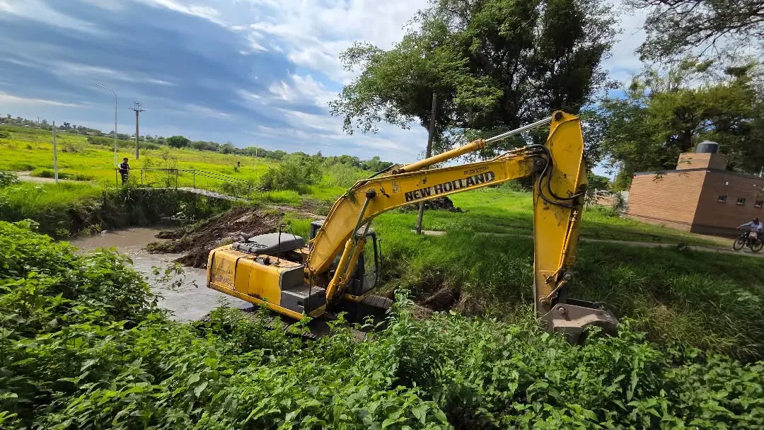 Fontana refuerza limpieza de canales para prevenir inundaciones