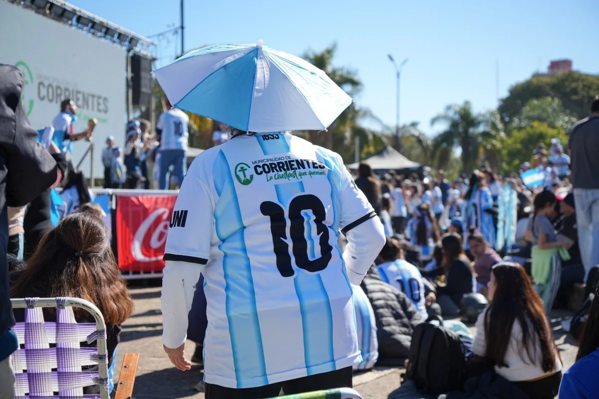 Correntinos celebraron la victoria de la selección en el Fan Fest