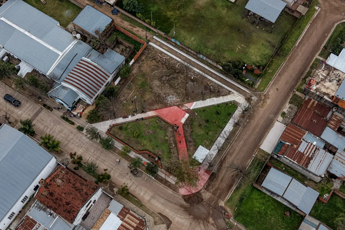 Más de 40 espacios públicos mejoran en Corrientes