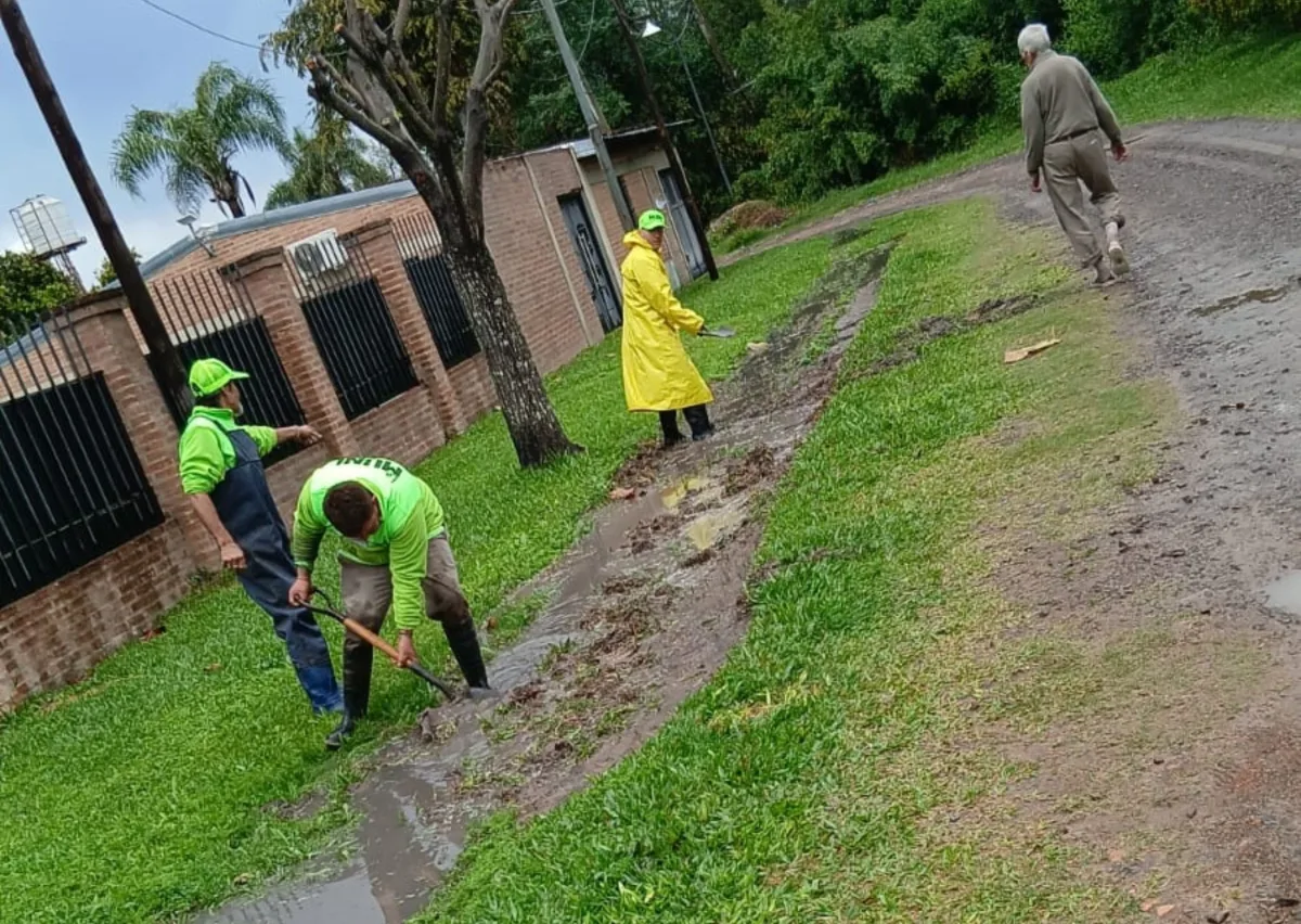 Trabajos de drenaje en la ciudad para prevenir inundaciones