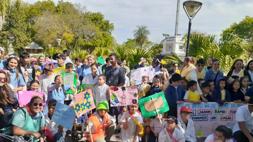 Caminata inclusiva en Goya reunió a la comunidad escolar