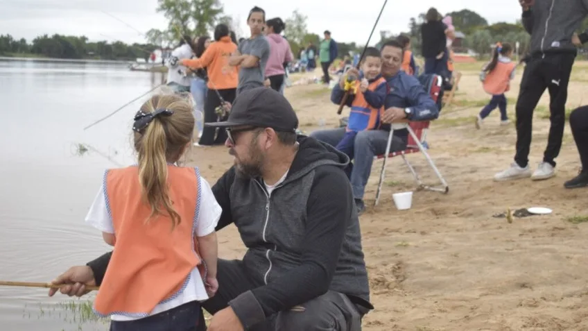 Concurso de pesca en Playa El Inga: diversión y educación ambiental