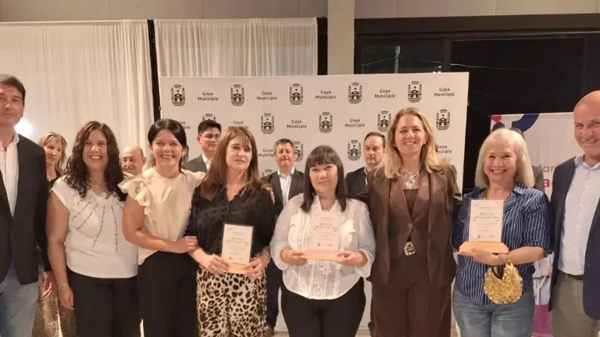 Docente jubilada recibe reconocimiento de la Municipalidad de Goya
