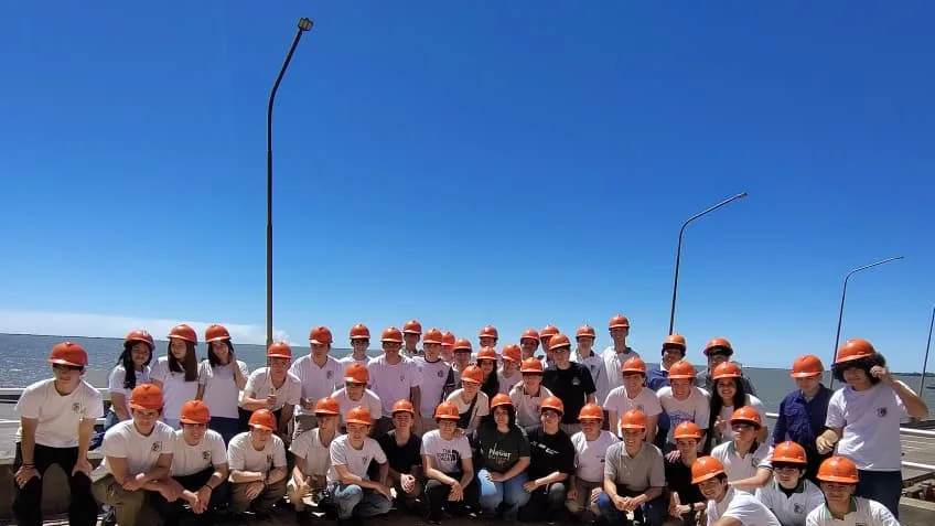 Estudiantes de Goya visitaron la Central Hidroeléctrica Yacyretá