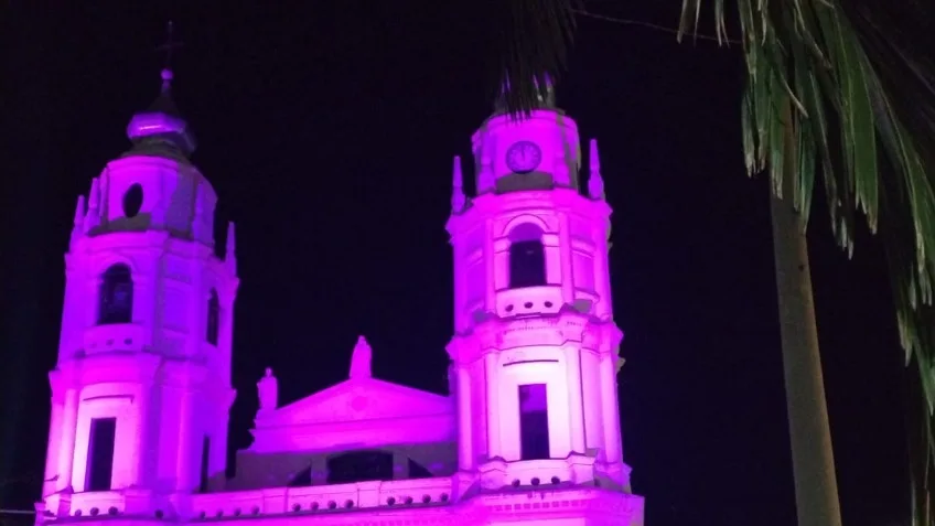 Goya iluminó su Catedral y cerró la semana con una mateada