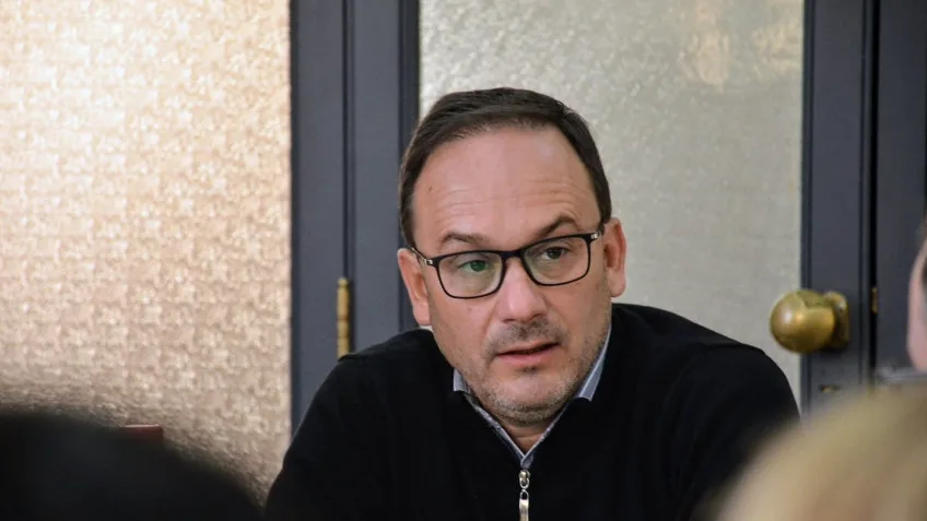 Hormaechea confirmó recomposición salarial y obras en Goya
