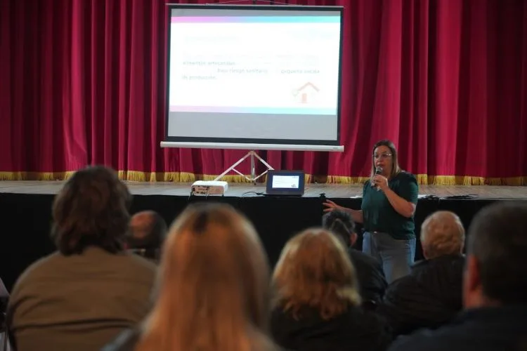 Charla sobre habilitación de PUPAs para emprendedores locales