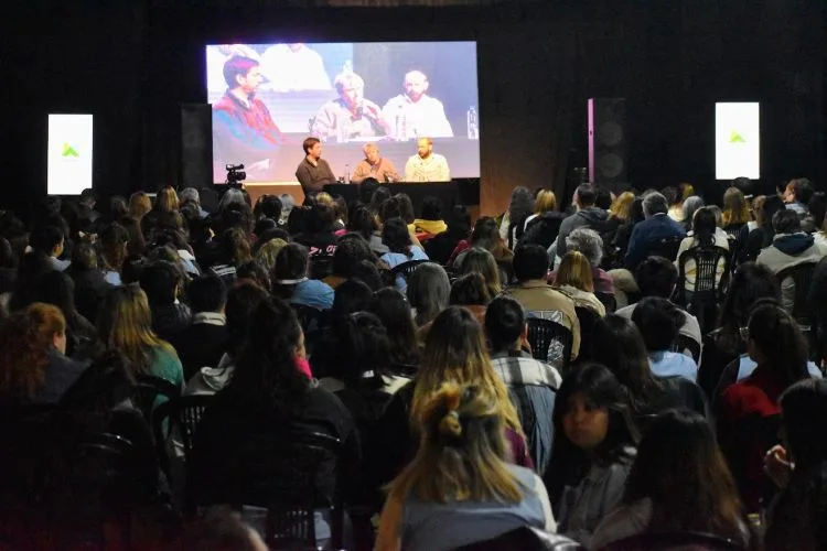 Cientos de docentes participaron en el 3° Congreso de Educación en Mercedes