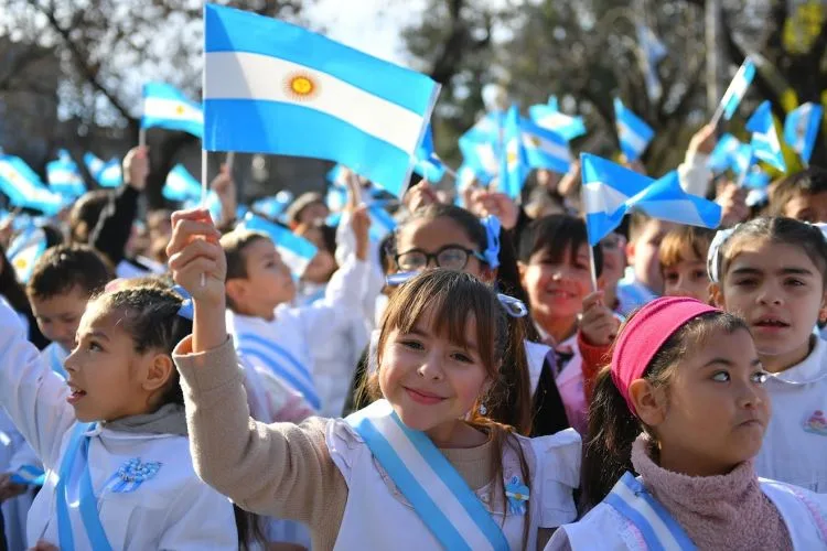 Estudiantes de 4.º grado realizaron la promesa a la bandera