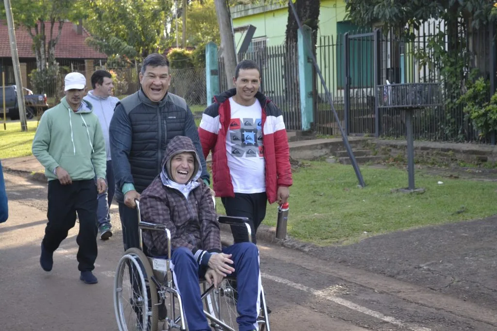 Caminata de 4 kilómetros convocó a 80 adultos mayores en Oberá