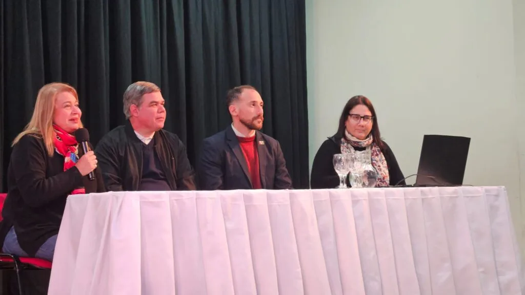 Estudiantes y municipio realizan relevamiento en barrio de Oberá