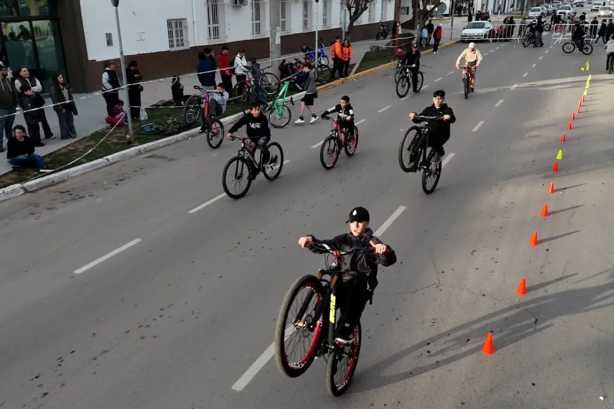 Cutral Co celebró el 1° Encuentro de Stunt Bike con gran participación