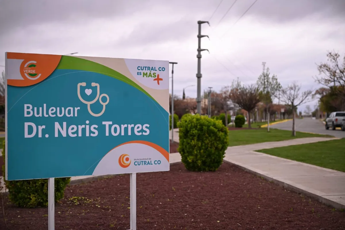 Homenaje al Dr. Neris Torres en el bulevar de Avenida Los Cipreses