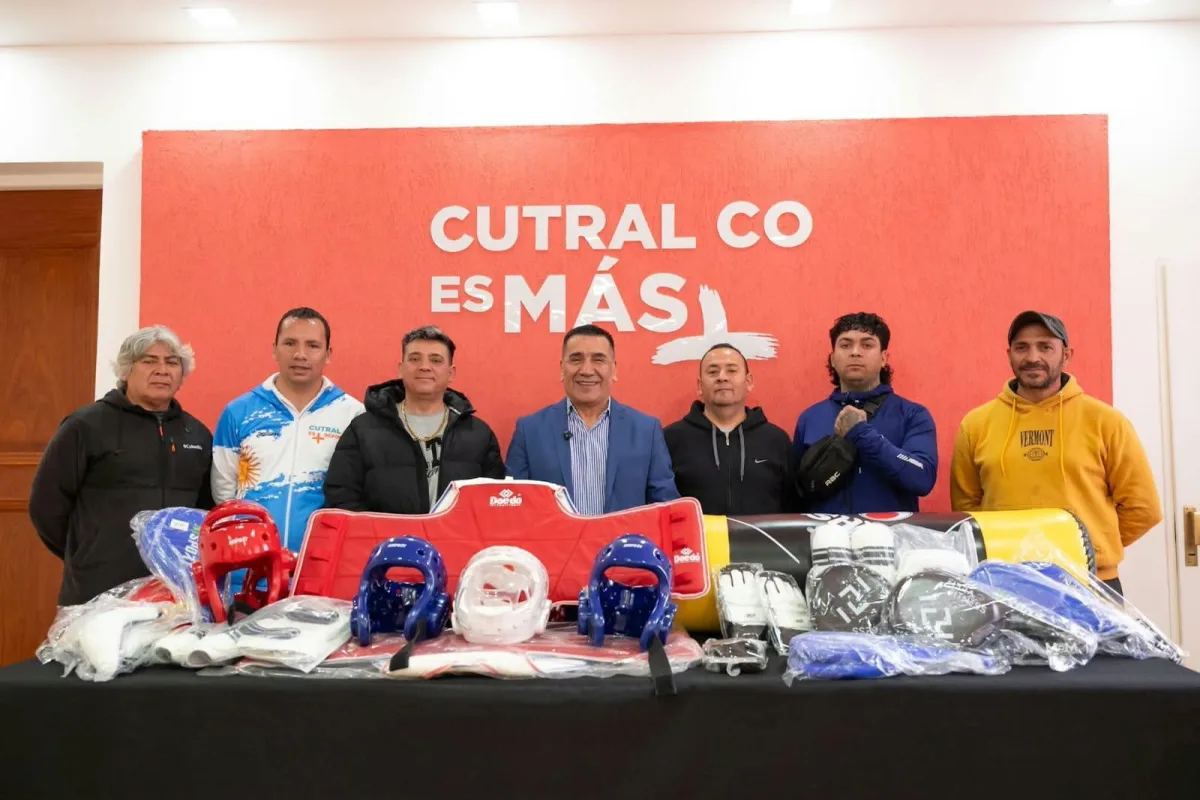 La Escuela Municipal de Taekwondo recibió nuevo equipamiento deportivo