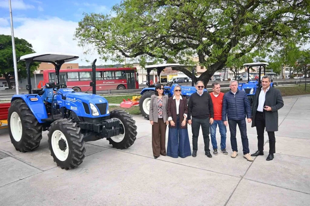 Cuatro nuevos tractores mejorarán el mantenimiento en San Salvador