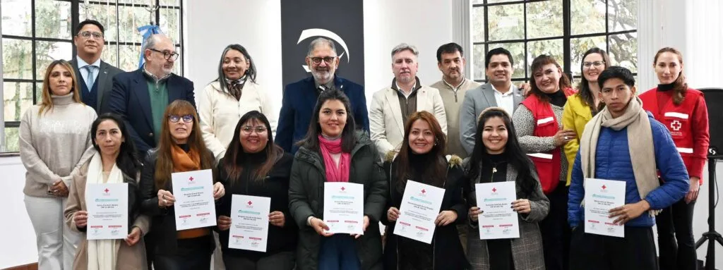 Empleados municipales capacitados en emergencias reciben certificados