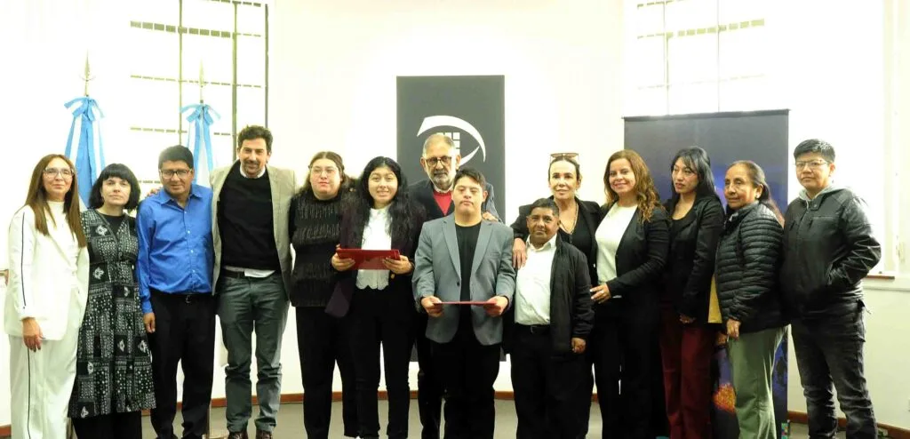 Jóvenes de San Salvador de Jujuy reciben certificados de inclusión