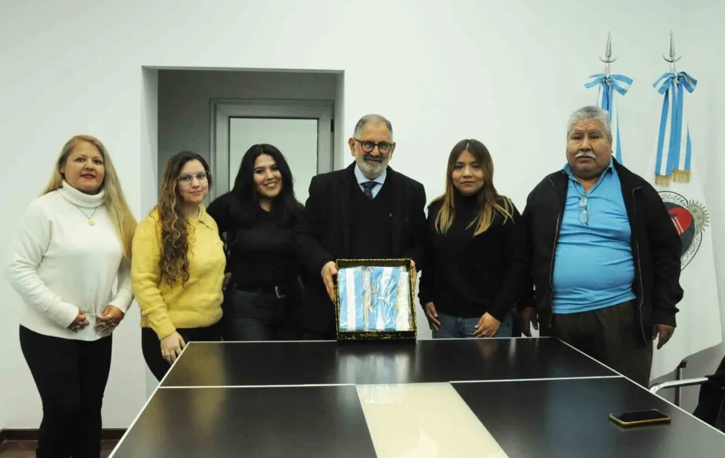 La Fundación Sayani recibió una bandera del Municipio de Jujuy