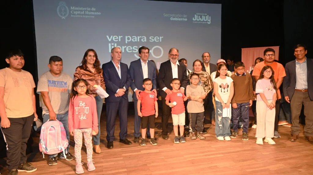 Más de 4.000 estudiantes recibieron anteojos en San Salvador de Jujuy