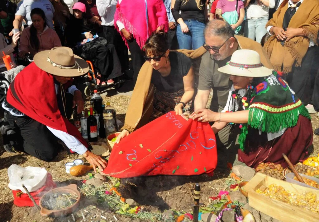 San Salvador de Jujuy honró a la Pachamama con una multitudinaria ceremonia en el Parque Xibi Xib