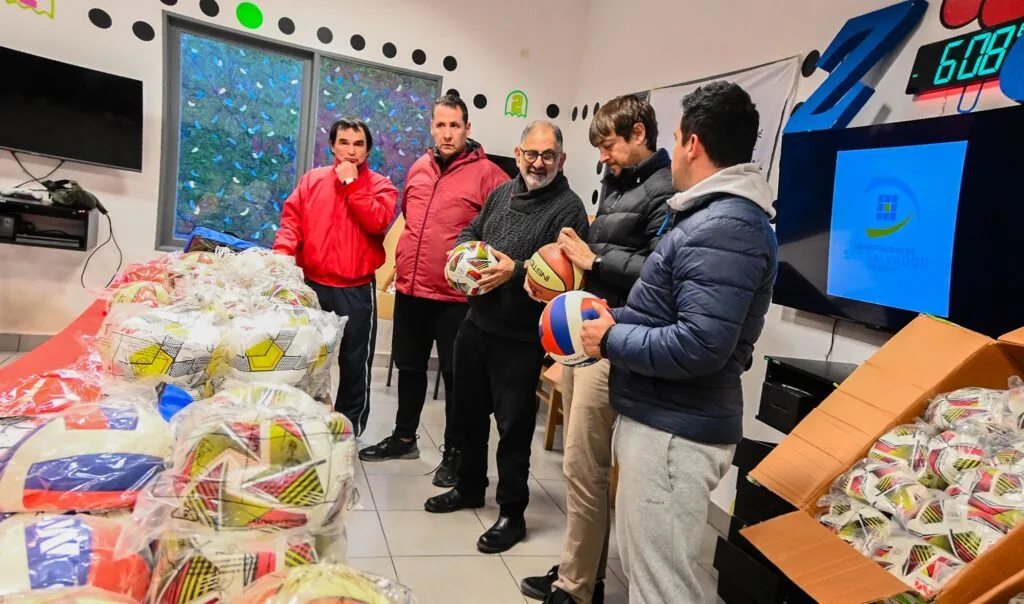 Se entregó nuevo equipamiento deportivo para centros barriales